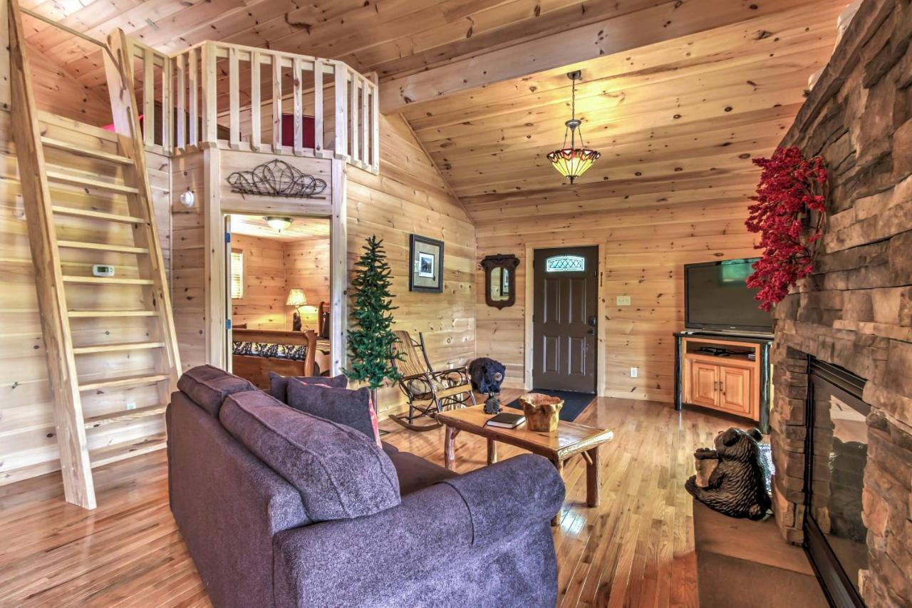 Private Sevierville Cabin With Mountain Views And Loft Bagian luar foto