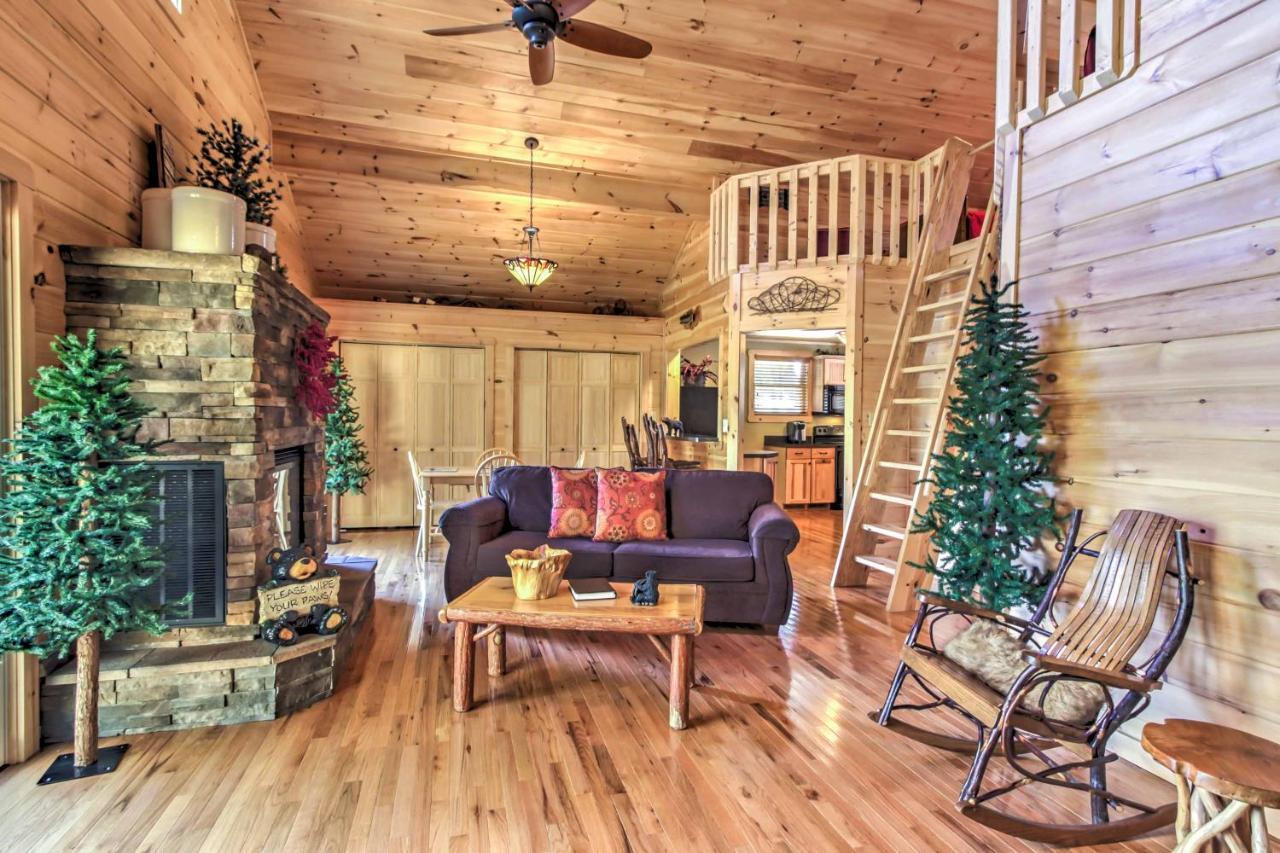Private Sevierville Cabin With Mountain Views And Loft Bagian luar foto