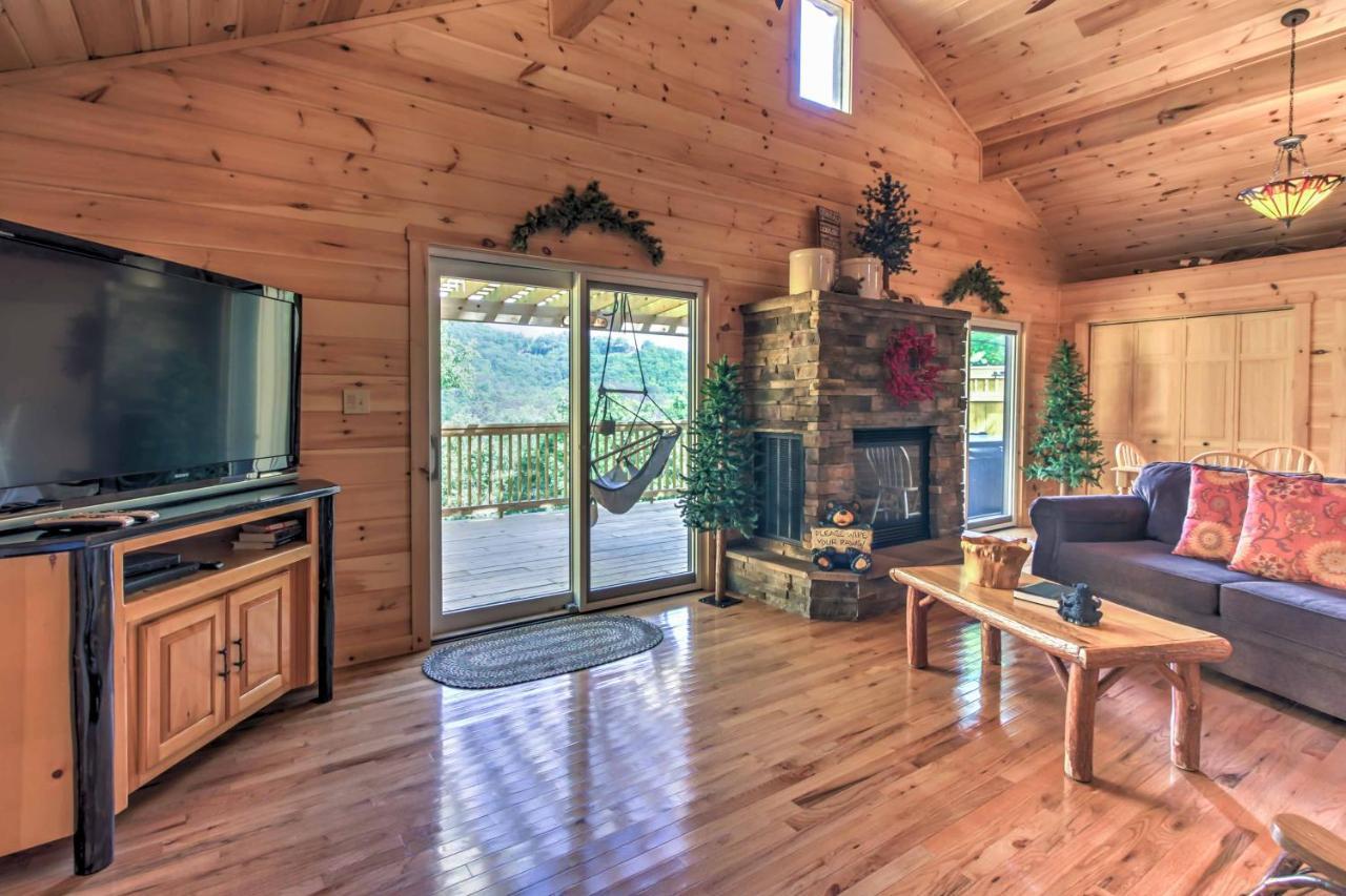 Private Sevierville Cabin With Mountain Views And Loft Bagian luar foto