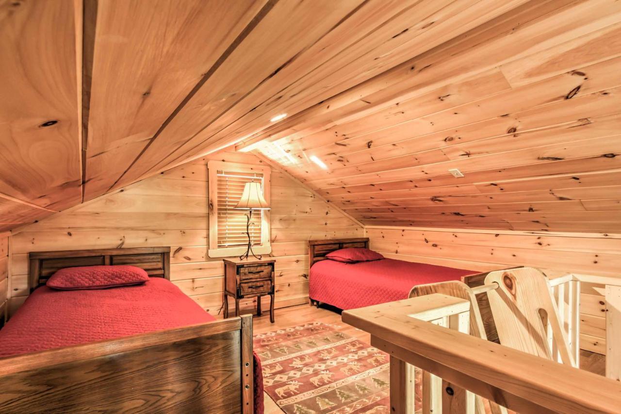 Private Sevierville Cabin With Mountain Views And Loft Bagian luar foto