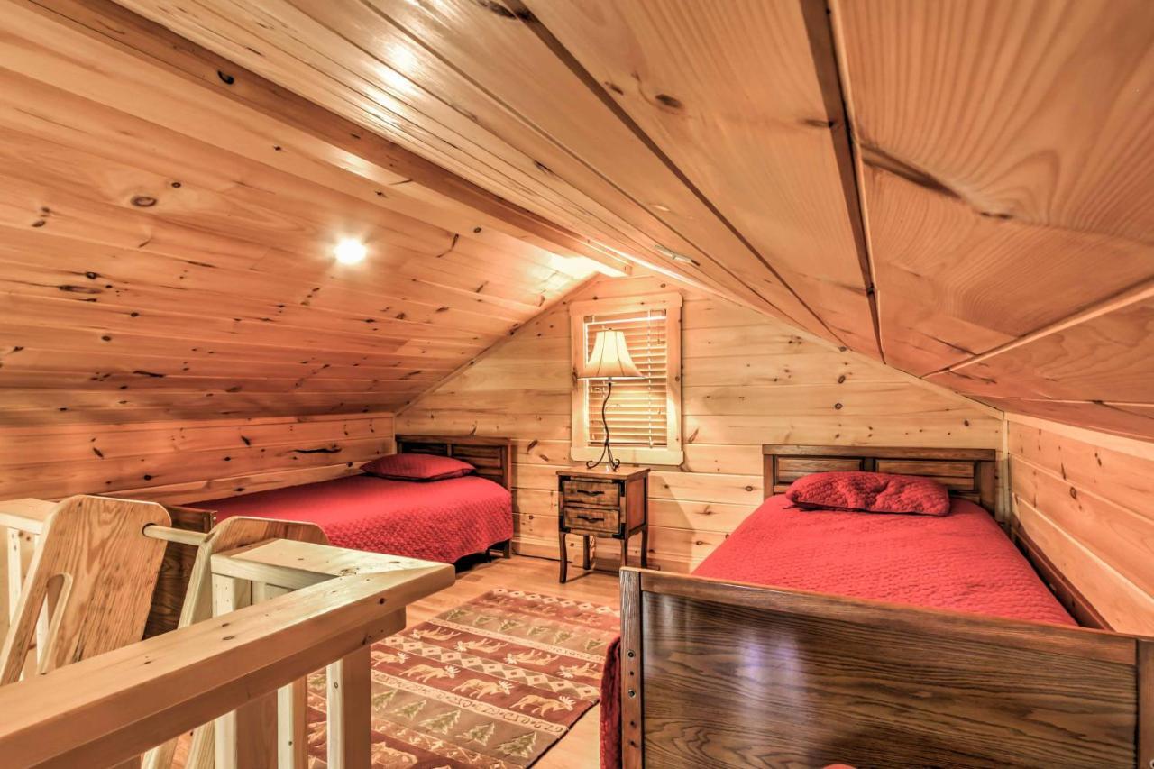 Private Sevierville Cabin With Mountain Views And Loft Bagian luar foto