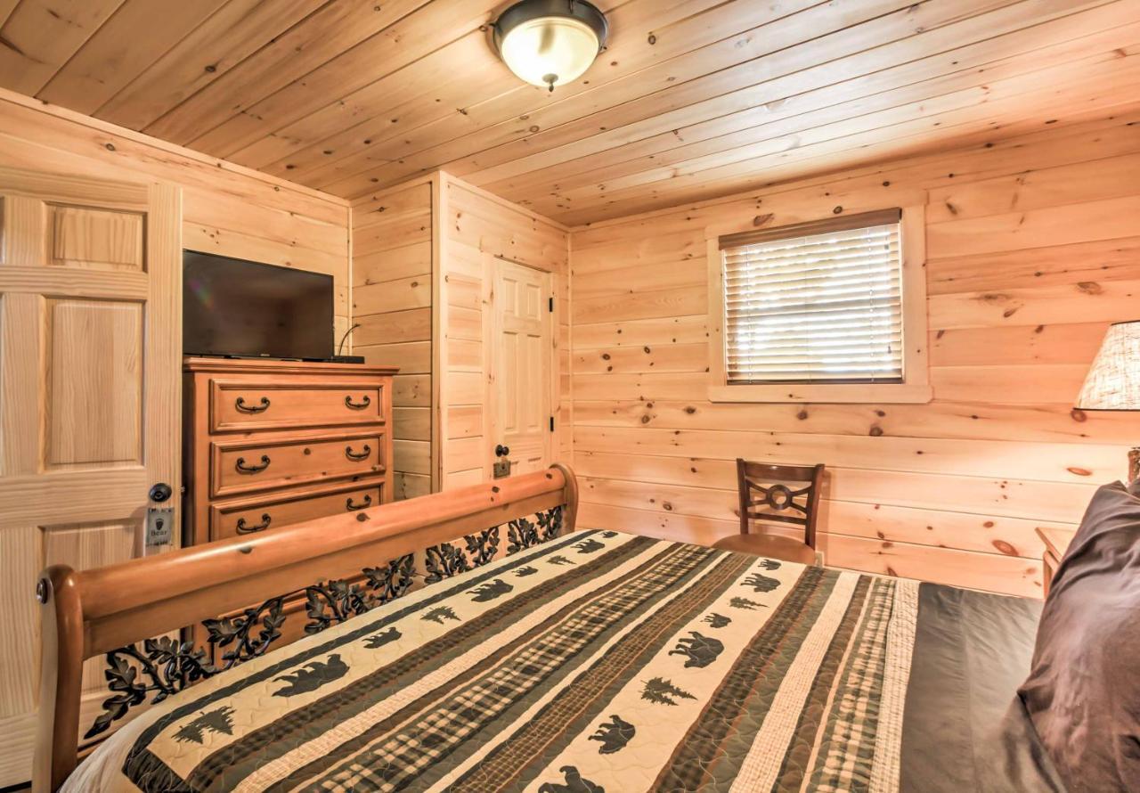 Private Sevierville Cabin With Mountain Views And Loft Bagian luar foto