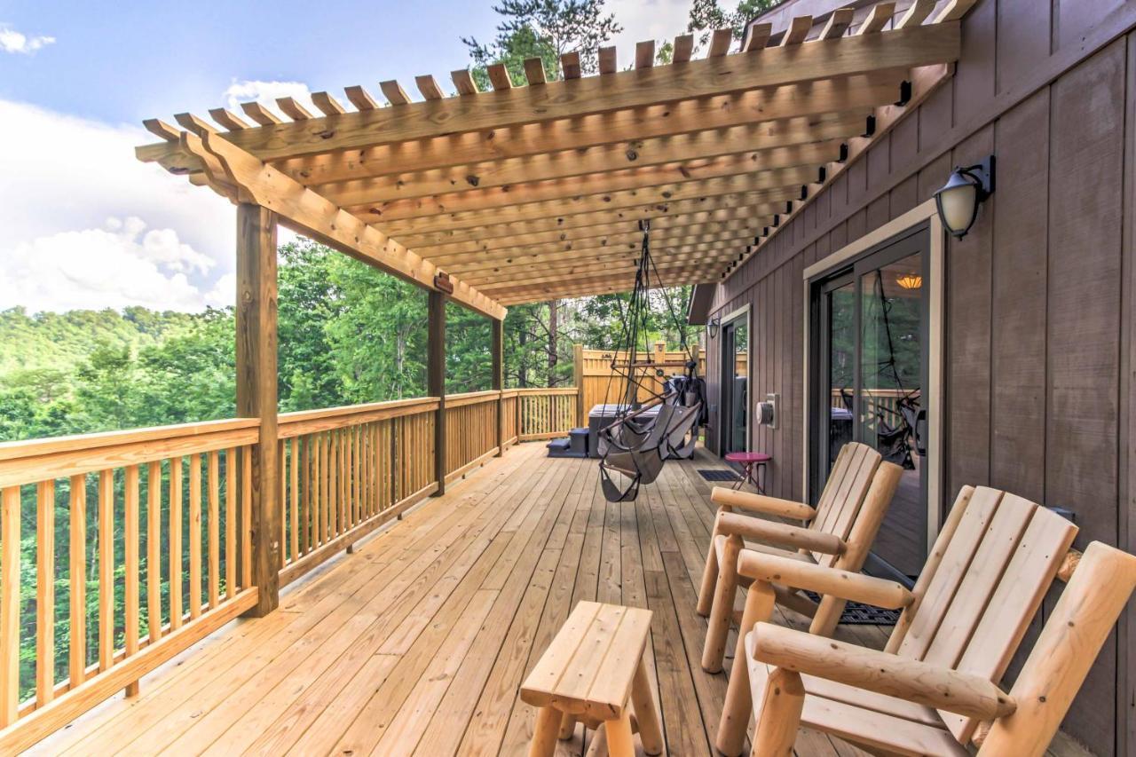 Private Sevierville Cabin With Mountain Views And Loft Bagian luar foto